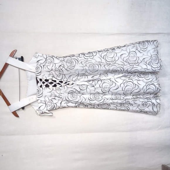 David's Bridal White and Black Floral Corset Back Midi Prom Dress Size 10 - Picture 6 of 7
